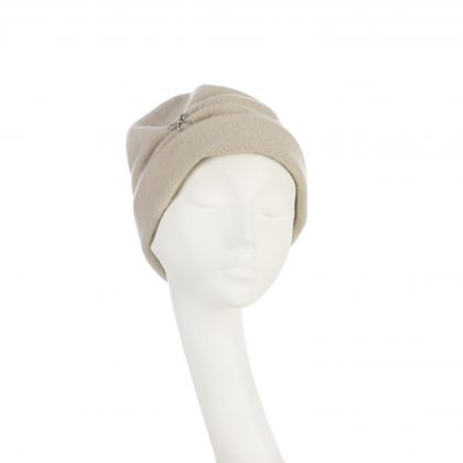 Nerida Fraiman - Gathered beanie in pure wool in mist with diamonte bow trim