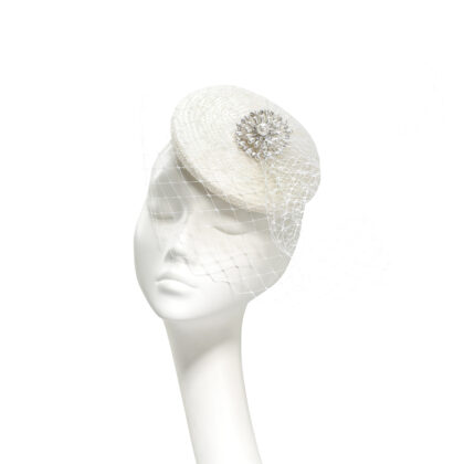 Nerida Fraiman - Ivory ruffle veil beret with pearl detailed brooch